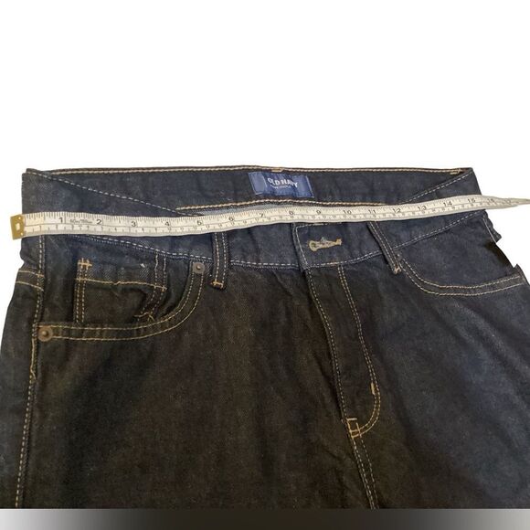 Old Navy Dark Wash Straight Leg Jeans - Classic Denim Comfort - Picture 5 of 9